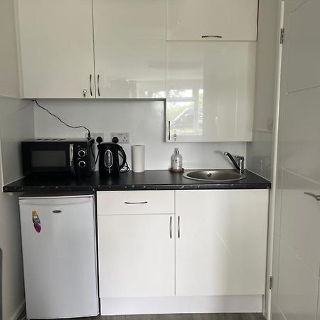 Studio In Private House Near Central Milton Keynes Apartment Екстериор снимка