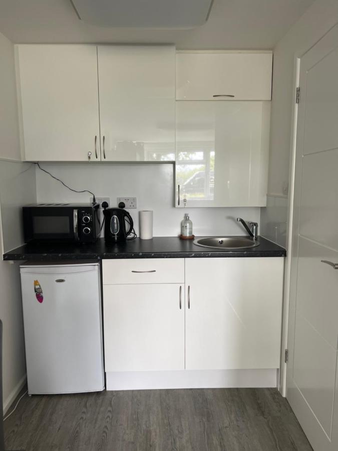 Studio In Private House Near Central Milton Keynes Apartment Екстериор снимка